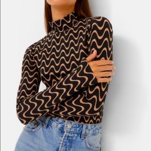 Retro Print Tight Fit Turtleneck